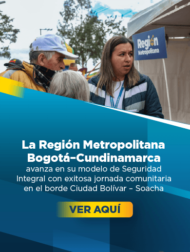 Banner muestra mujer funcionaria de la región metropolitana bogotá Cundinamarca atendiendo a dos personas que la rodean en el marco de la feria de servicios realizada en el borde Bogotá Soacha