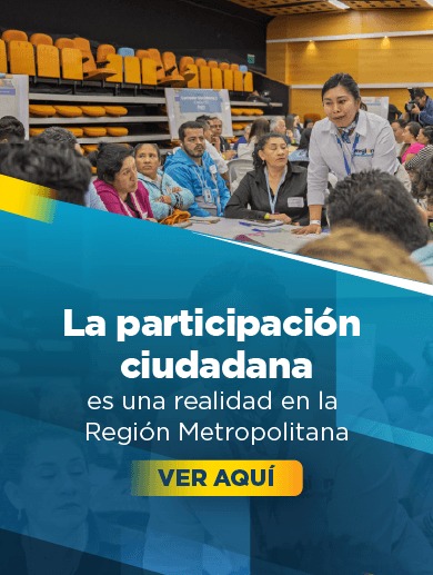 fotografía personas debatiendo alrededor de una mesa y al costado derecho está el siguiente título: Participación ciudadana es una realidad en la Región Metropolitana, haga clic para ver más