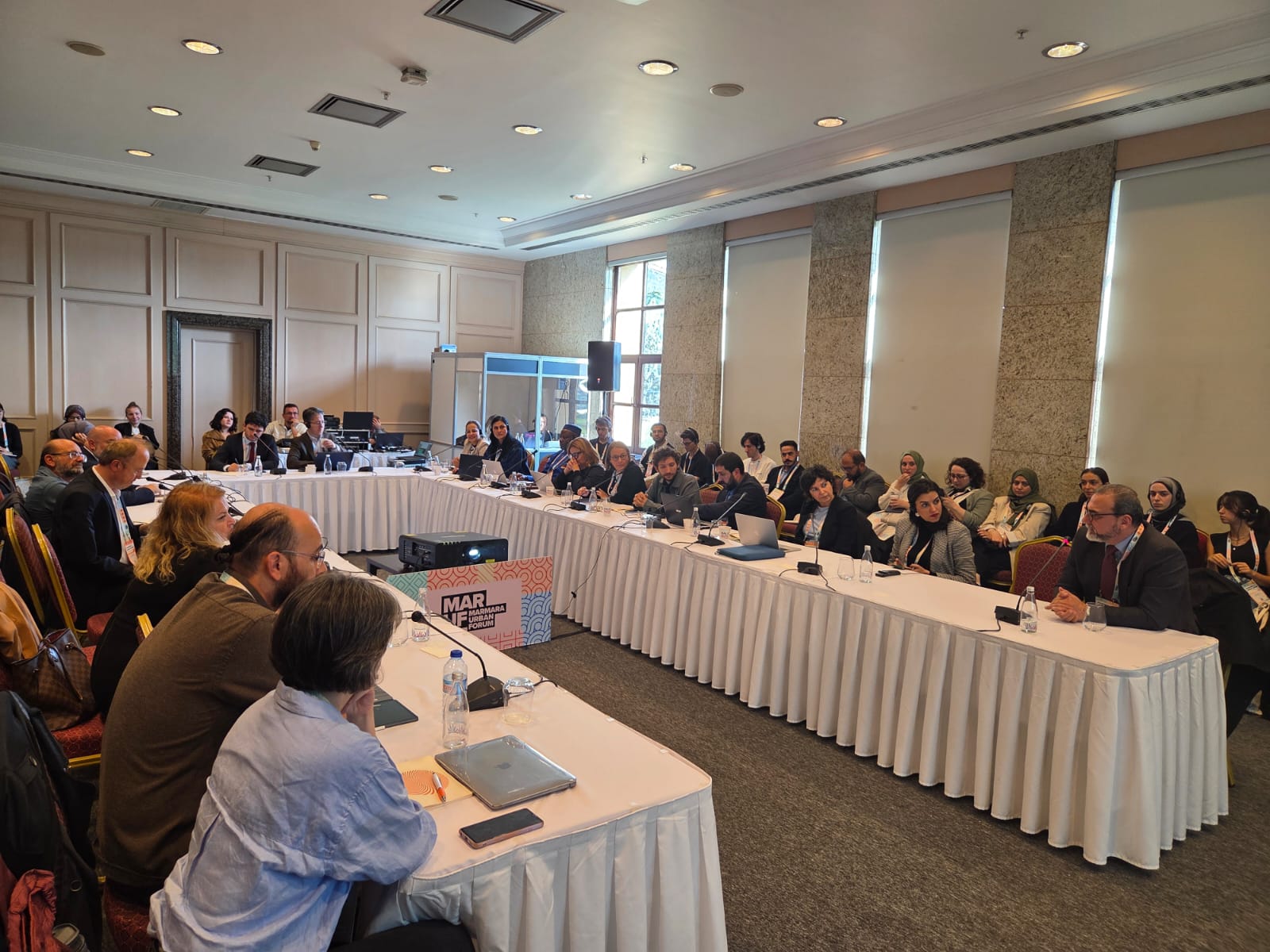 Fotografía de los participantes en el IV Foro Urbano Mundial de Mármara, en Estambul, Turquía el cual contó con representación de la Región Metropolitana Bogotá - Cundinamarca