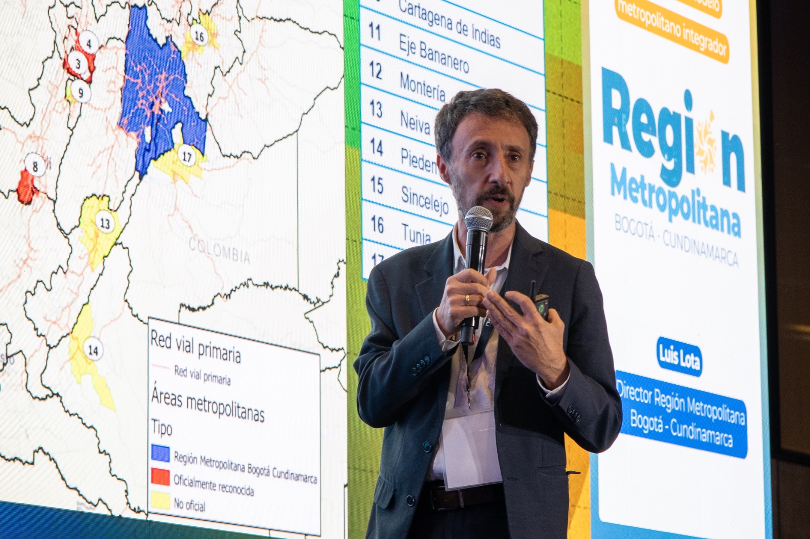 Fotografía del director de la Región Metropolitana Bogotá Cundinamarca durante su intervención en el encuentro que reúne a expertos internacionales,  académicos, tomadores de decisiones, equipos técnicos y ciudadanía en general