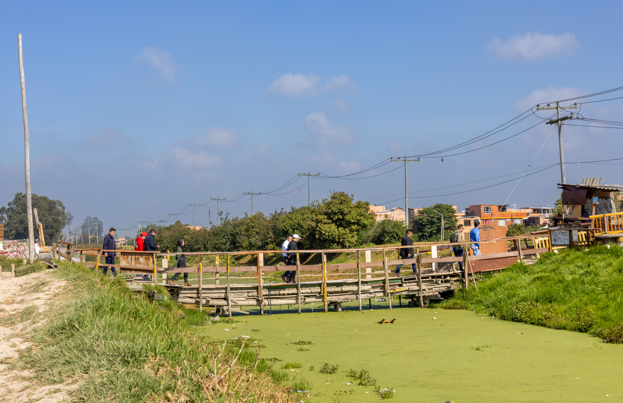 Puente sobre el Canal Tibanica en el borde entre Soacha y Bosa