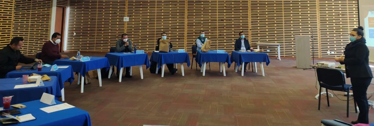 Alcaldes de Sabana Centro conocen beneficios de la Región Metropolitana