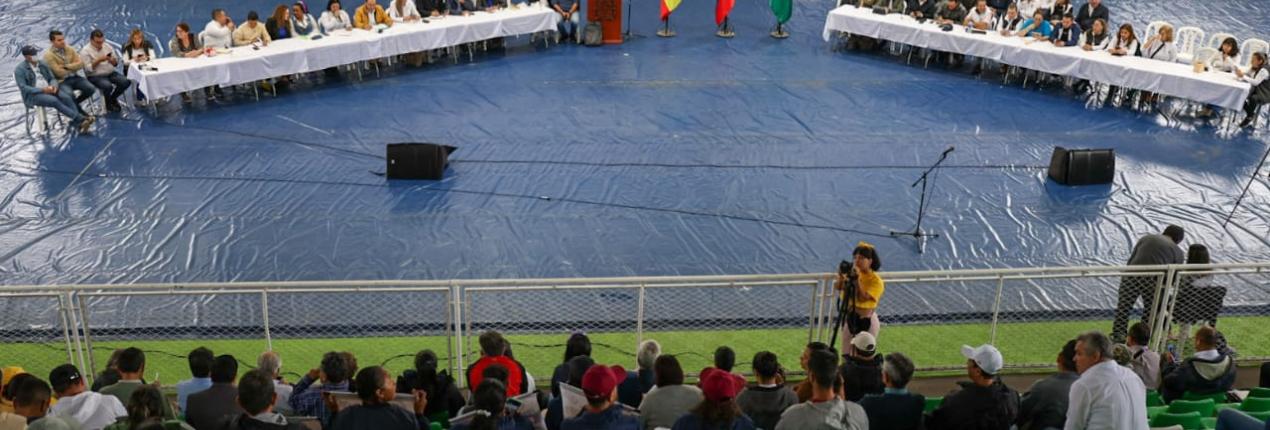 fotografía en el coliseo de Fusagasugá donde se llevó a cabo un cabildo abierto