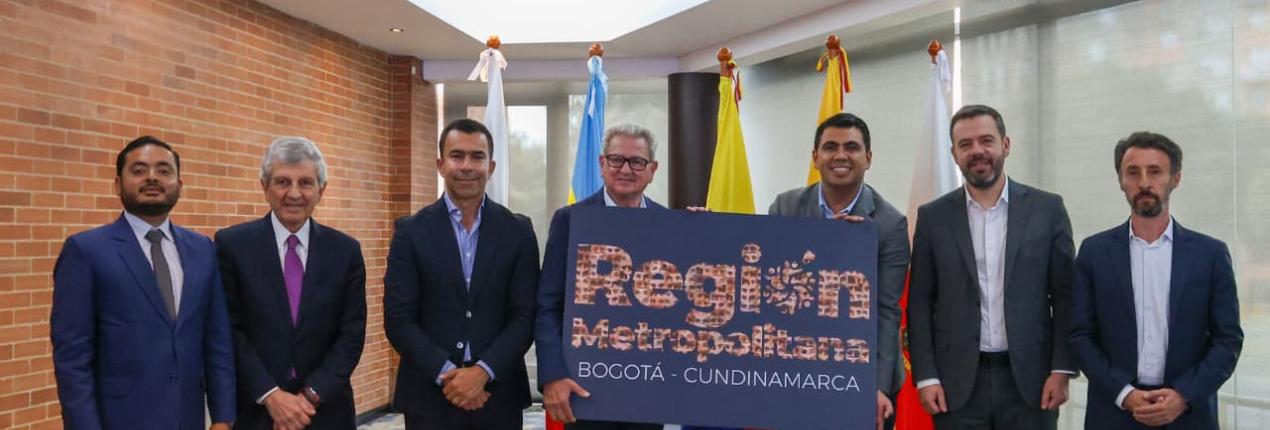 Fotografía de los integrantes del Consejo Regional en el acto protocolario de aceptación formal de Fusagasugá como nuevo integrante de la Región Metropolitana Bogotá - Cundinamarca