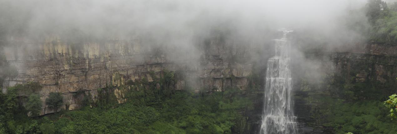 Fotografía del Salto de Tequendama, mencionado en la columna de opinión del director de la RMBC, Luis Lota