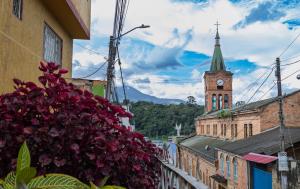 Imagen muestra iglesia del municipio de Silvania