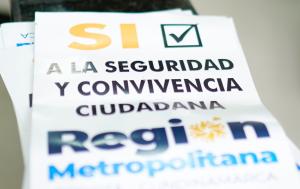 Fotografía de un cartel que dice Sí a la Región Metropolitana en el marco de la votación de la comisión tercera del Concejo de Fusagasugá el cual aprobó el proyecto de acuerdo de asociación de ese municipio a la RMBC