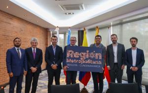 Fotografía de los integrantes del Consejo Regional en el acto protocolario de aceptación formal de Fusagasugá como nuevo integrante de la Región Metropolitana Bogotá - Cundinamarca