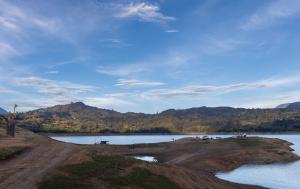 Fotografía de un embalse en el departamento de Cundinamarca