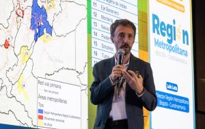 Fotografía del director de la Región Metropolitana Bogotá Cundinamarca durante su intervención en el encuentro que reúne a expertos internacionales,  académicos, tomadores de decisiones, equipos técnicos y ciudadanía en general