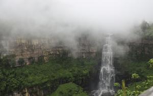 Fotografía del Salto de Tequendama, mencionado en la columna de opinión del director de la RMBC, Luis Lota