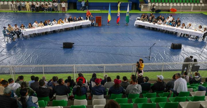 fotografía en el coliseo de Fusagasugá donde se llevó a cabo un cabildo abierto