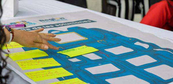 Fotografía relacionada a la socialización de las propuestas ciudadanas sobre el turismo regional