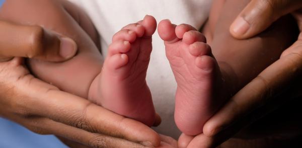 Fotografía de un recién nacido que ambienta la noticia titulada "Bogotá, el destino principal de las madres cundinamarquesas para dar a luz"